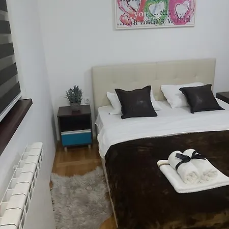 Apartment Lav